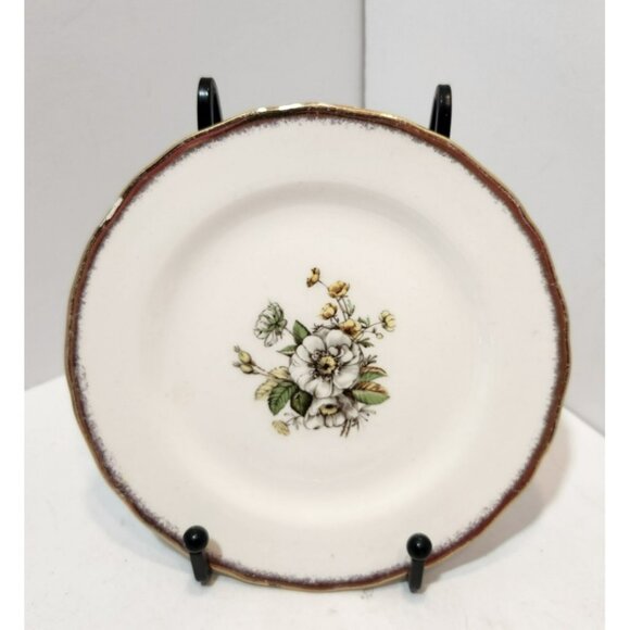 Vtg Royal Tudor Linda Pattern 22KT Gold Trim Bread And Butter Plates Set Of 6 - Picture 3 of 8